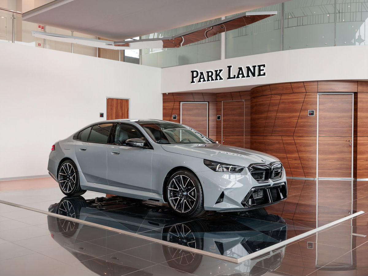 BMW M5 VII (G90) 4.4hyb AT (727 л.с.) 4WD