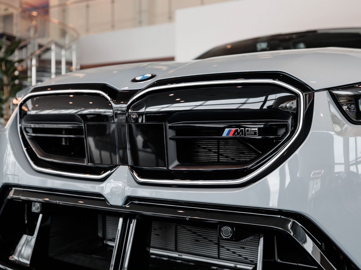 BMW M5 VII (G90) 4.4hyb AT (727 л.с.) 4WD