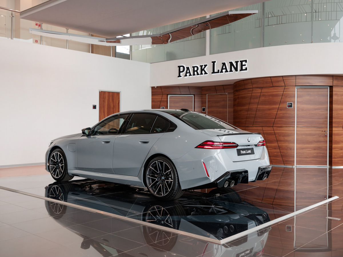 BMW M5 VII (G90) 4.4hyb AT (727 л.с.) 4WD