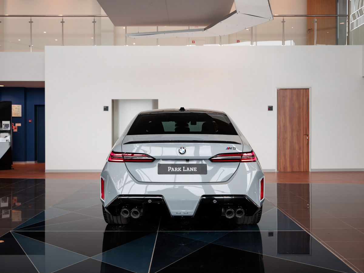 BMW M5 VII (G90) 4.4hyb AT (727 л.с.) 4WD