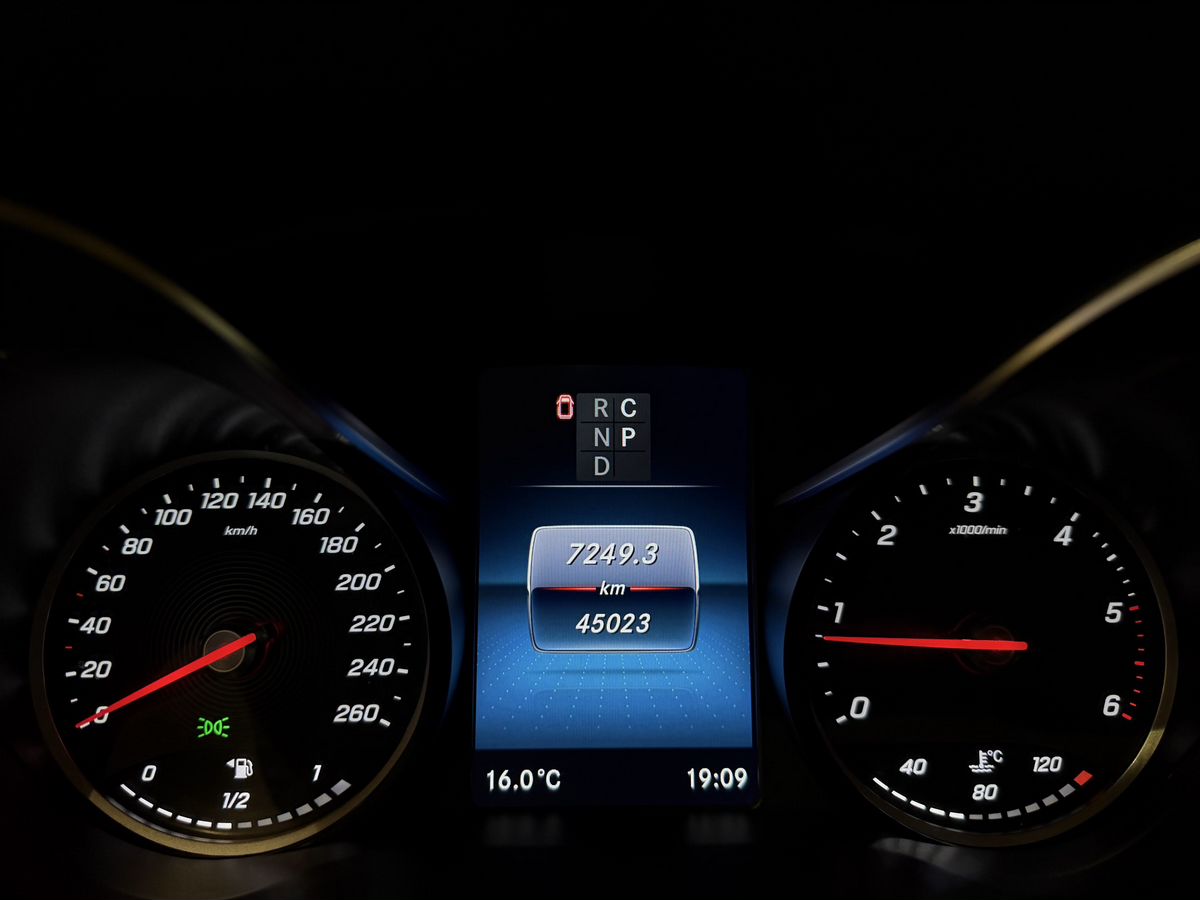 Mercedes-Benz V-Класс III (W447) Рестайлинг 300 d длинный 2.0d AT (237 л.с.) 4WD