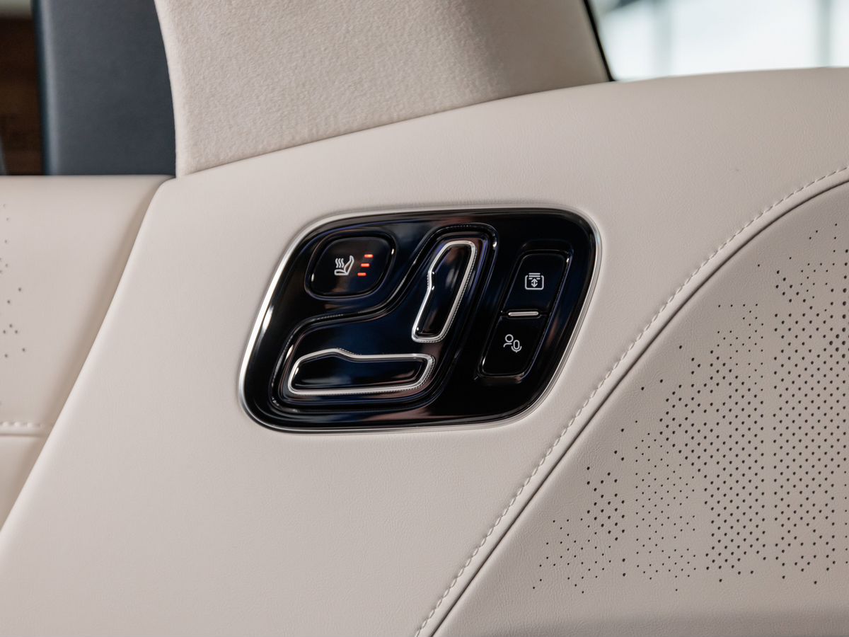 Zeekr 9X 55 kWh 2.0hyb AT (898 л.с.) 4WD