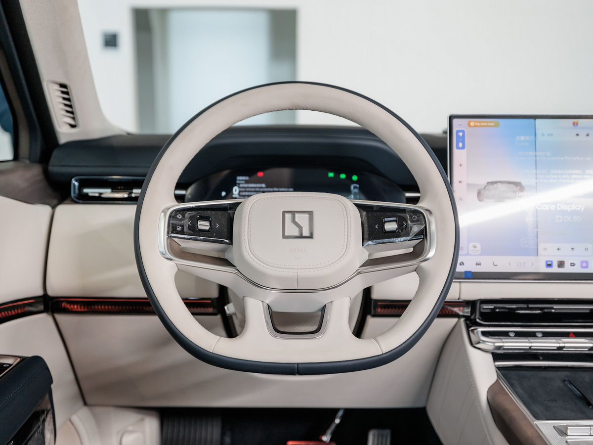 Zeekr 9X 55 kWh 2.0hyb AT (898 л.с.) 4WD