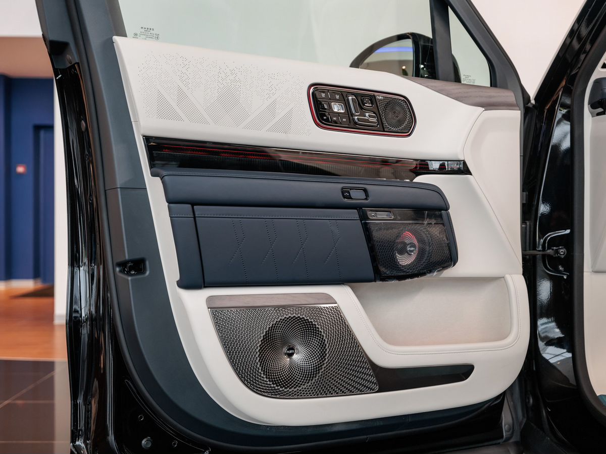 Zeekr 9X 55 kWh 2.0hyb AT (898 л.с.) 4WD