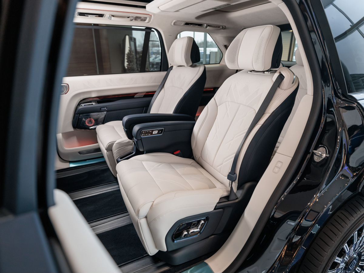 Zeekr 9X 55 kWh 2.0hyb AT (898 л.с.) 4WD