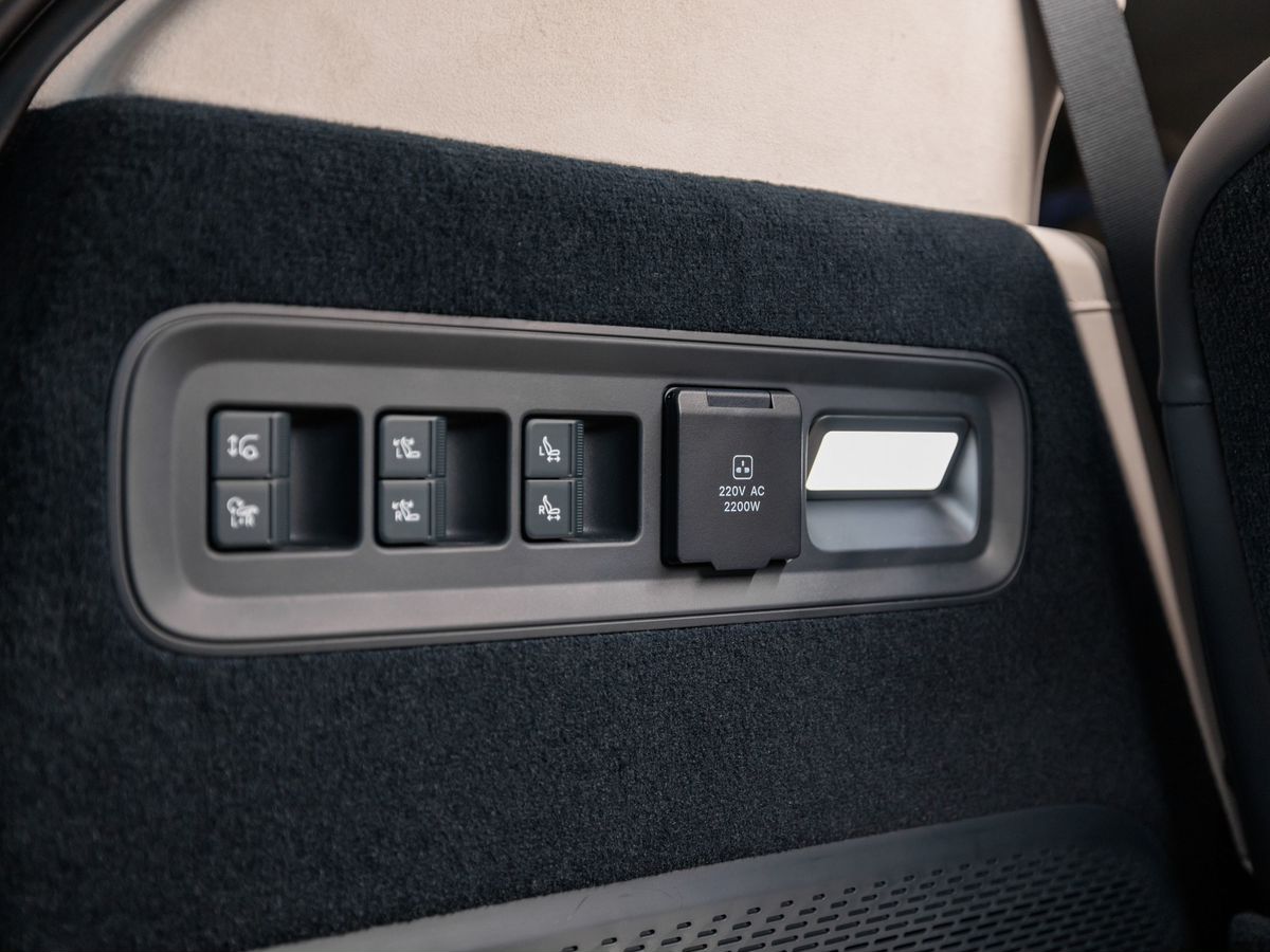 Zeekr 9X 55 kWh 2.0hyb AT (898 л.с.) 4WD