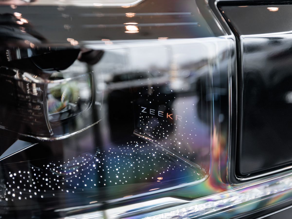 Zeekr 9X 55 kWh 2.0hyb AT (898 л.с.) 4WD