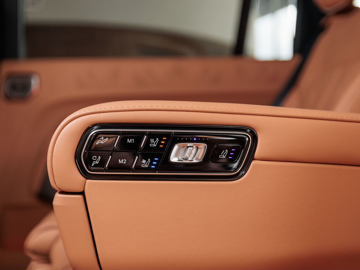 Zeekr 9X 55 kWh 2.0hyb AT (898 л.с.) 4WD