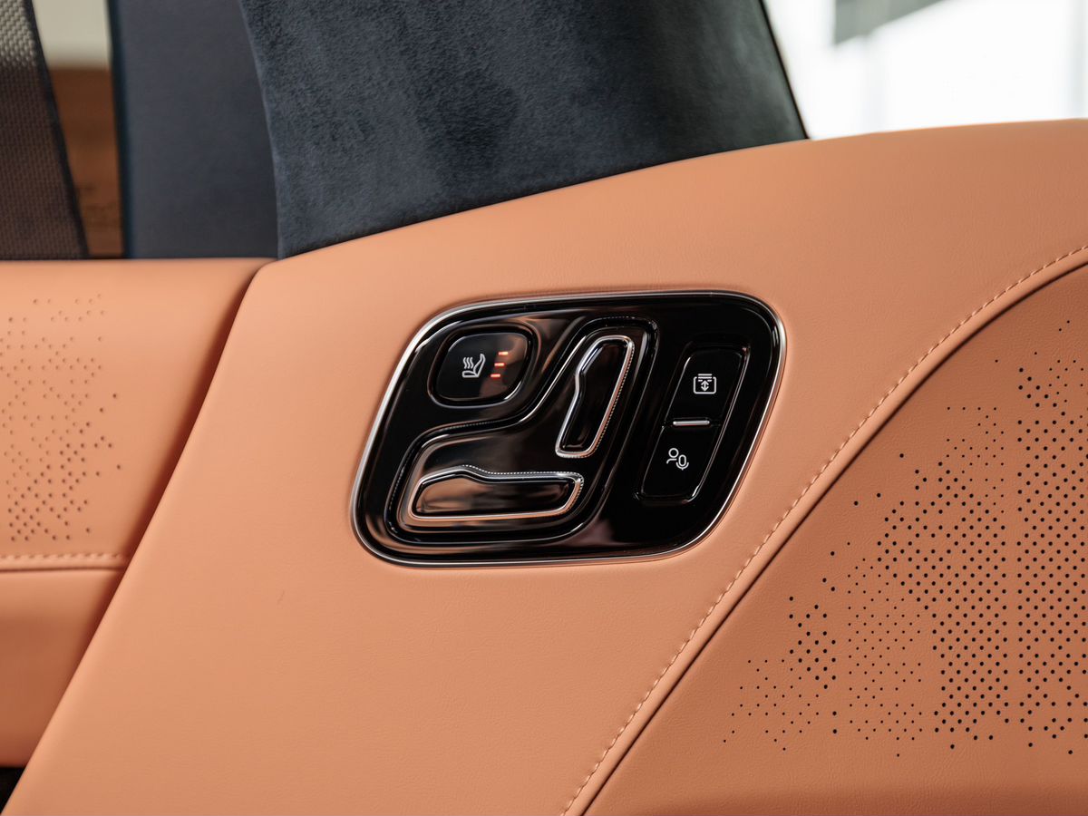 Zeekr 9X 55 kWh 2.0hyb AT (898 л.с.) 4WD