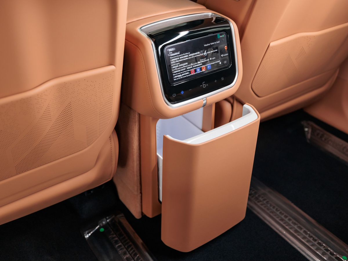 Zeekr 9X 55 kWh 2.0hyb AT (898 л.с.) 4WD