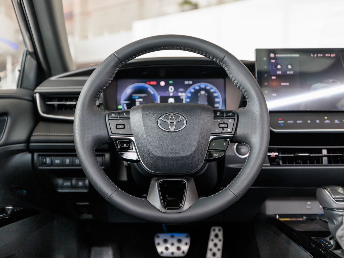 Toyota Camry IX (XV80) China Market 2.0hyb CVT (197 л.с.)