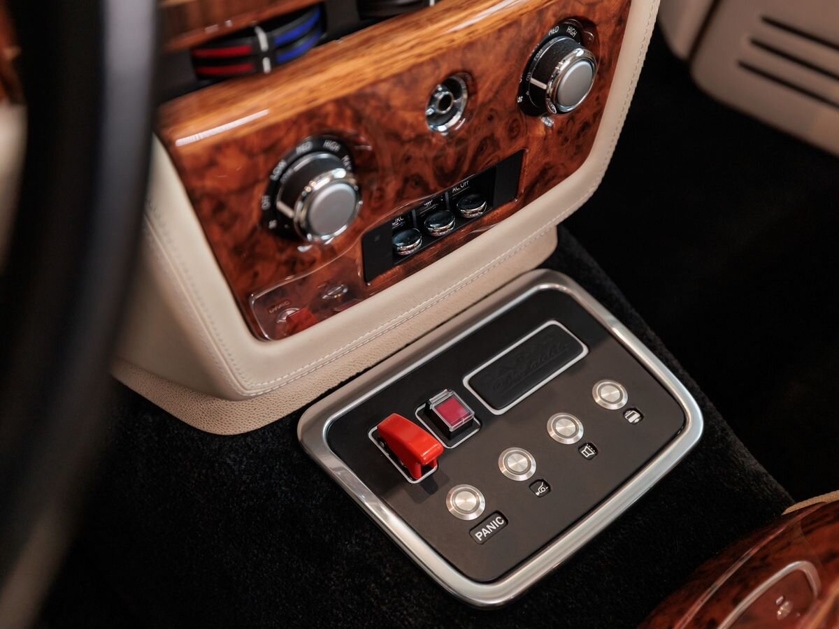 Rolls-Royce Phantom VII Long 6.8 AT (460 л.с.)