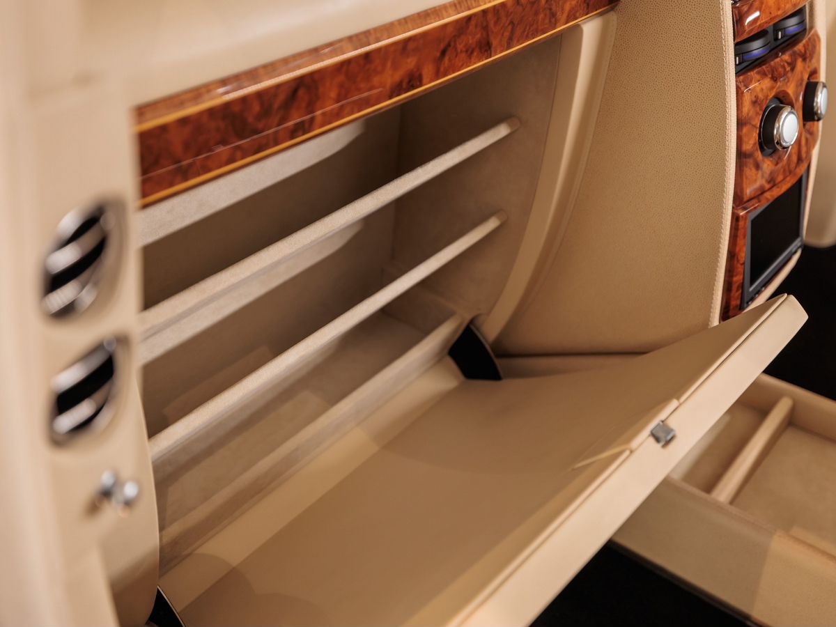 Rolls-Royce Phantom VII Long 6.8 AT (460 л.с.)