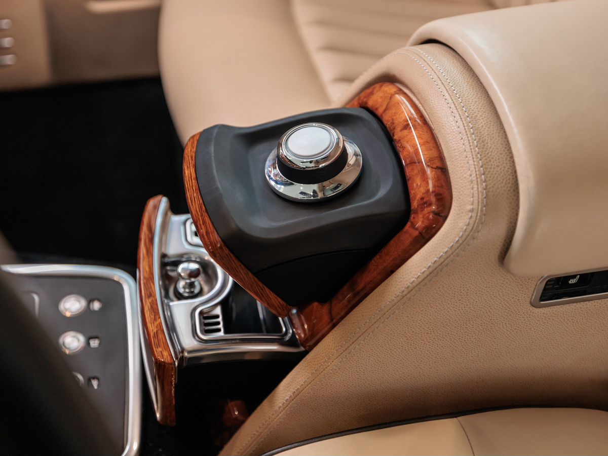 Rolls-Royce Phantom VII Long 6.8 AT (460 л.с.)
