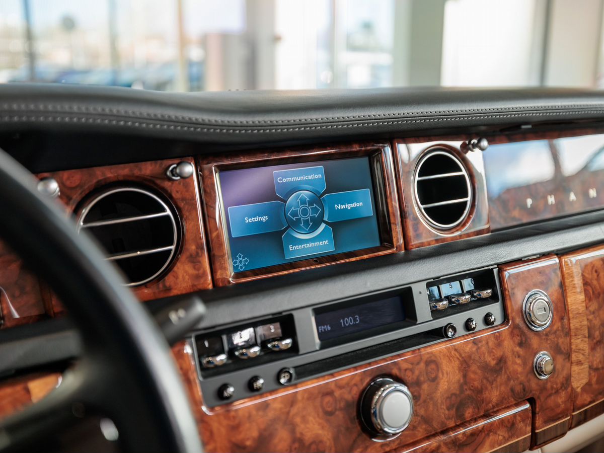 Rolls-Royce Phantom VII Long 6.8 AT (460 л.с.)