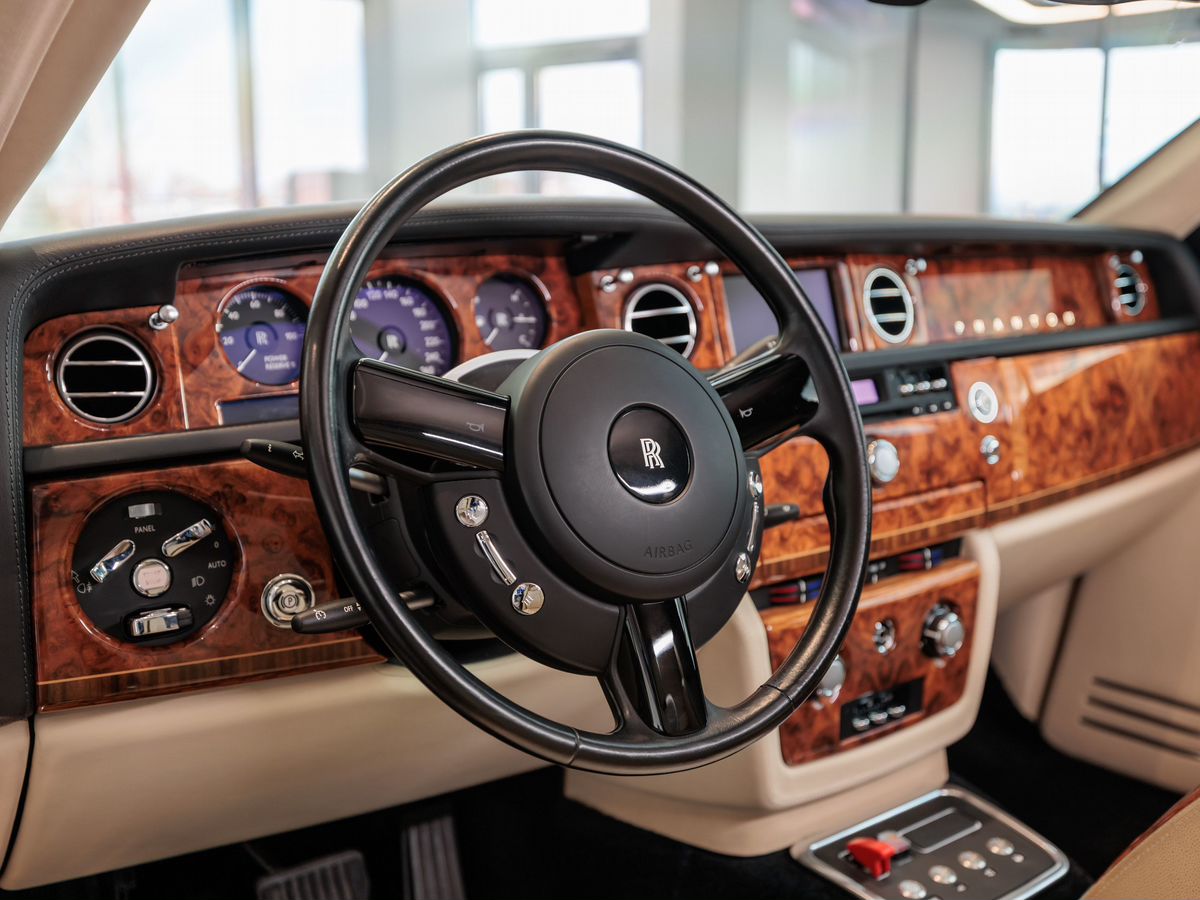 Rolls-Royce Phantom VII Long 6.8 AT (460 л.с.)
