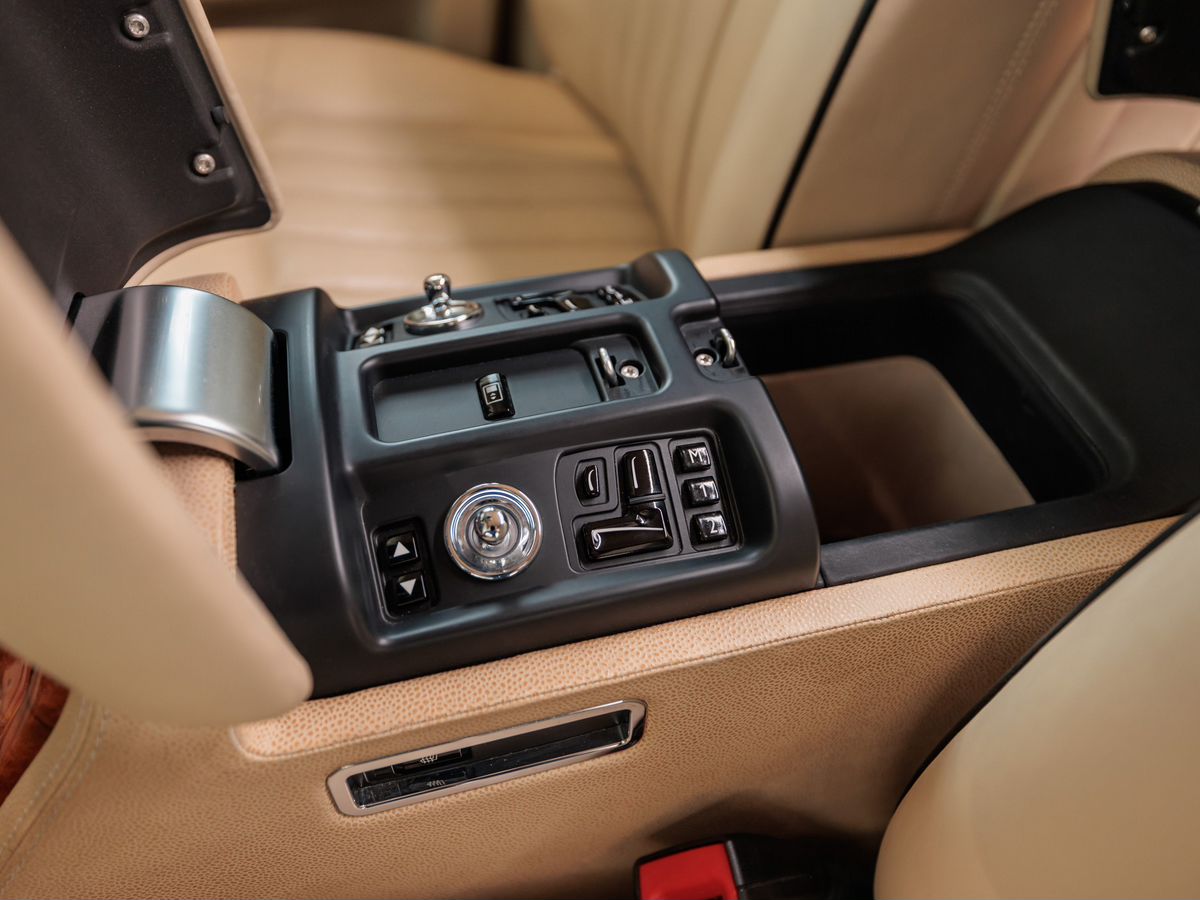 Rolls-Royce Phantom VII Long 6.8 AT (460 л.с.)