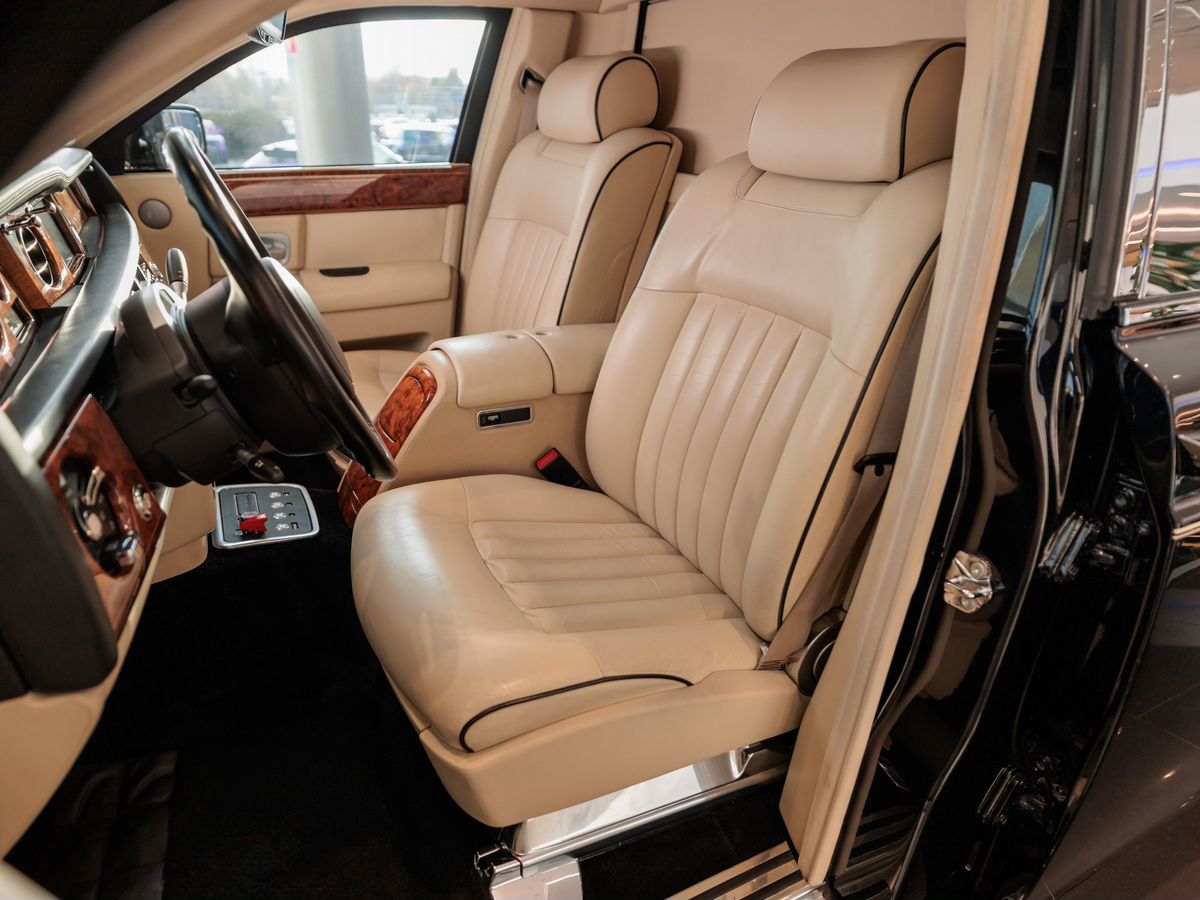 Rolls-Royce Phantom VII Long 6.8 AT (460 л.с.)