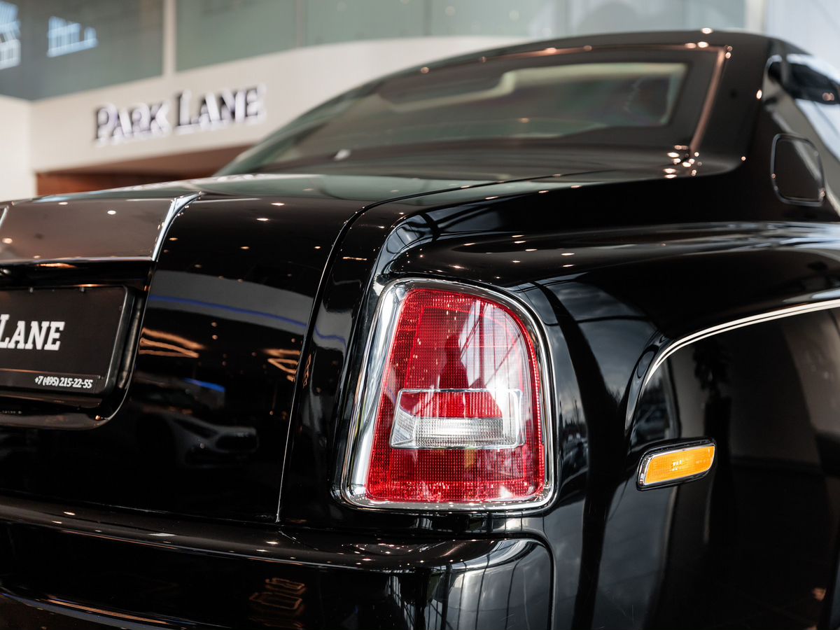 Rolls-Royce Phantom VII Long 6.8 AT (460 л.с.)