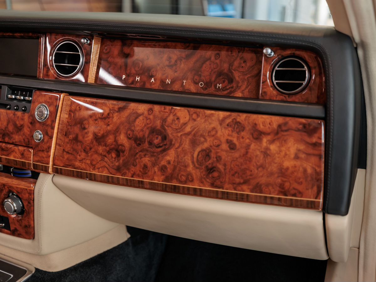 Rolls-Royce Phantom VII Long 6.8 AT (460 л.с.)