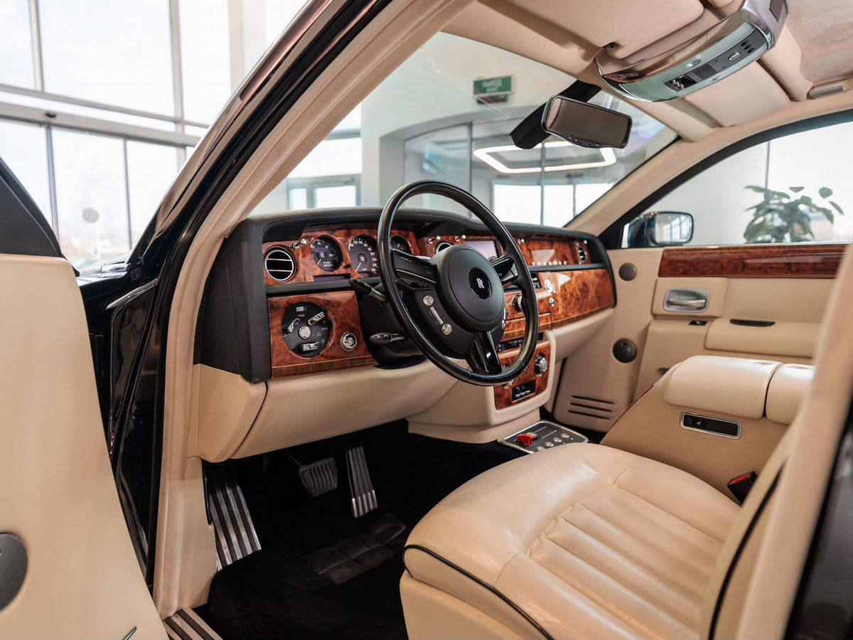 Rolls-Royce Phantom VII Long 6.8 AT (460 л.с.)
