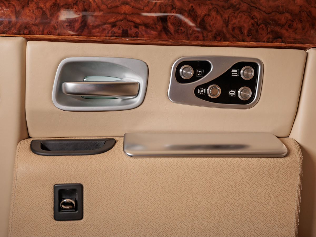 Rolls-Royce Phantom VII Long 6.8 AT (460 л.с.)