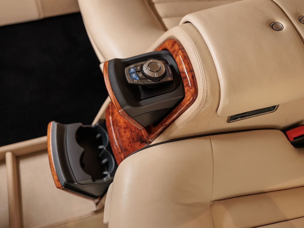 Rolls-Royce Phantom VII Long 6.8 AT (460 л.с.)