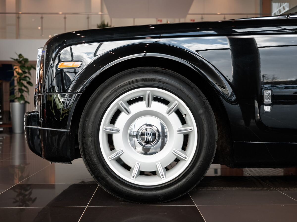 Rolls-Royce Phantom VII Long 6.8 AT (460 л.с.)