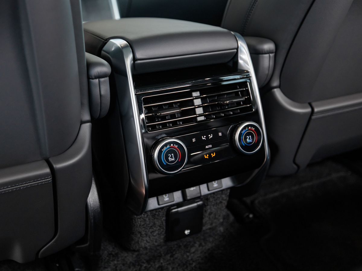 Land Rover Range Rover V P400 MHEV 3.0 AT (400 л.с.) 4WD