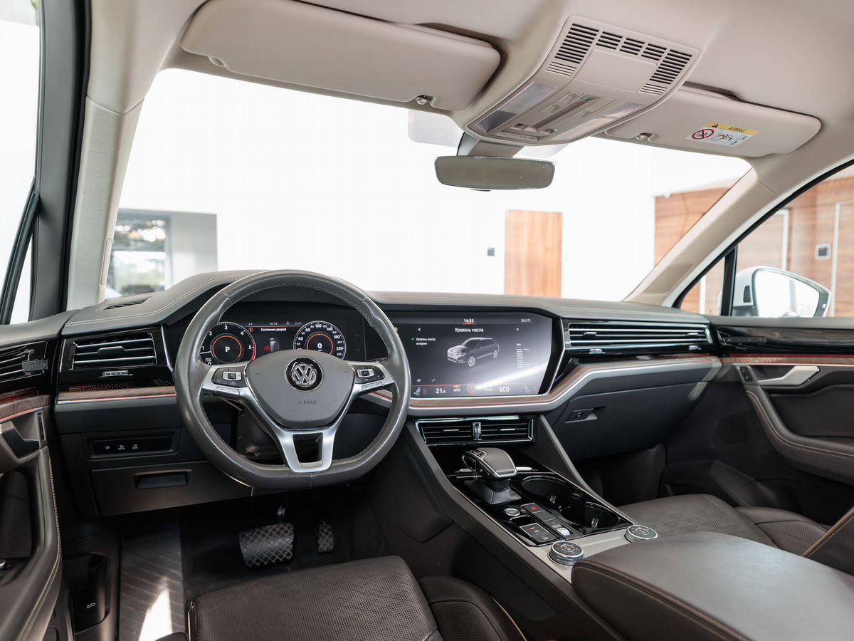 Volkswagen Touareg III 3.0d AT (249 л.с.) 4WD