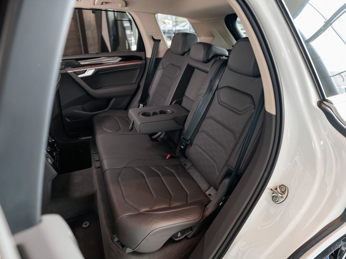 Volkswagen Touareg III 3.0d AT (249 л.с.) 4WD