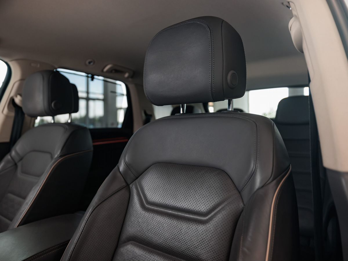 Volkswagen Touareg III 3.0d AT (249 л.с.) 4WD