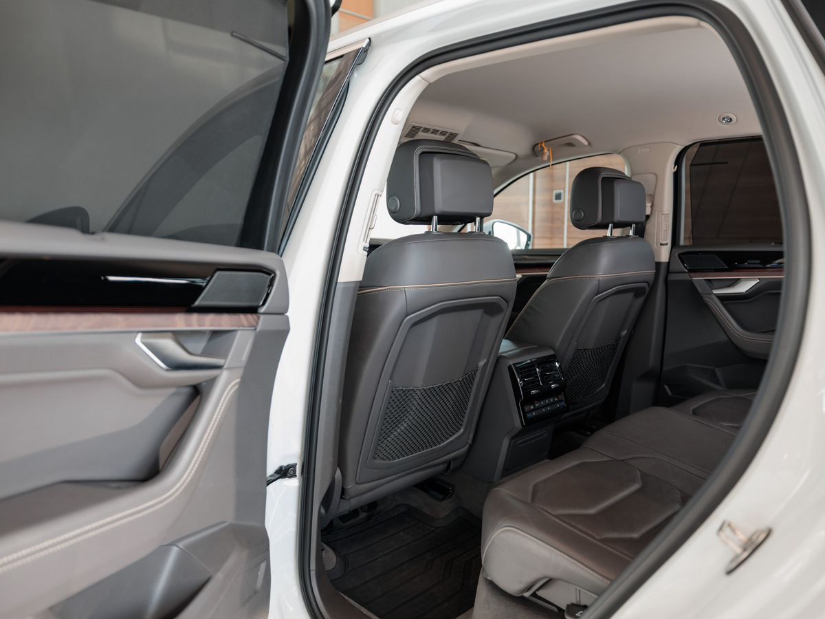 Volkswagen Touareg III 3.0d AT (249 л.с.) 4WD