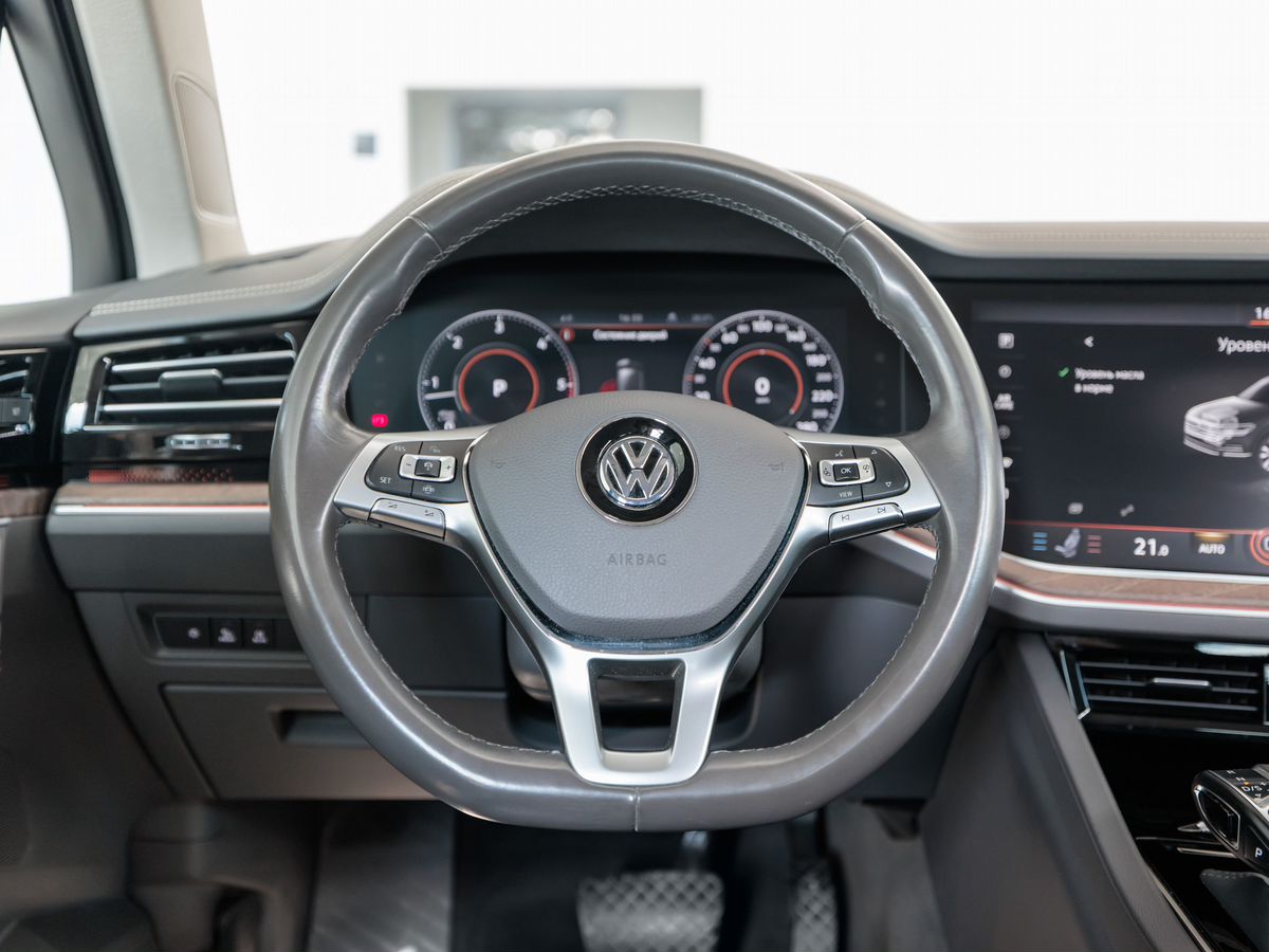 Volkswagen Touareg III 3.0d AT (249 л.с.) 4WD