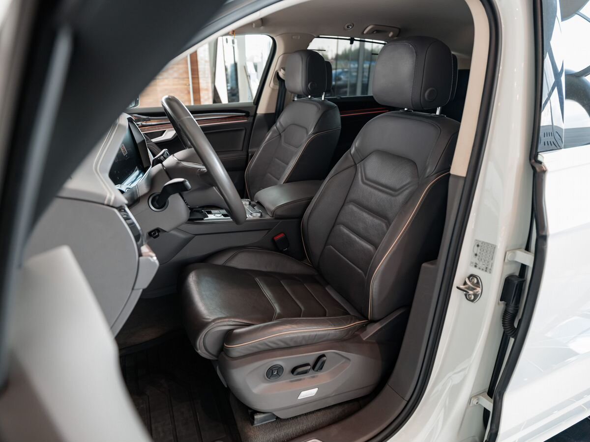 Volkswagen Touareg III 3.0d AT (249 л.с.) 4WD