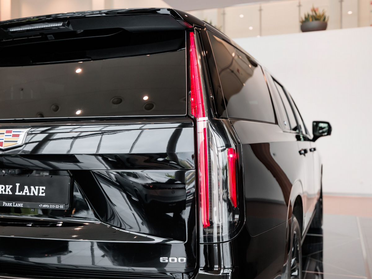 Cadillac Escalade V ESV 6.2 AT (416 л.с.) 4WD