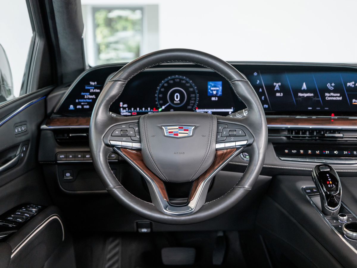 Cadillac Escalade V ESV 6.2 AT (416 л.с.) 4WD