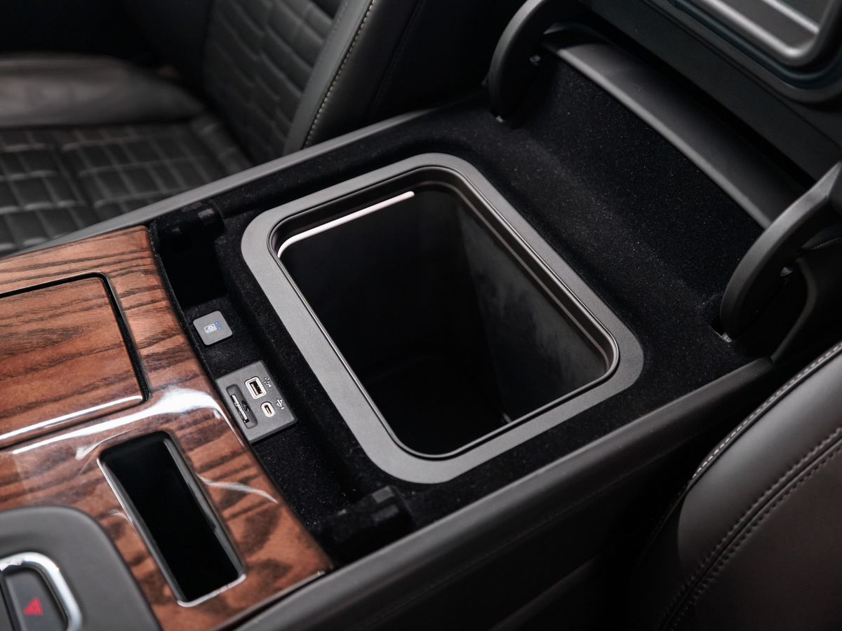 Cadillac Escalade V ESV 6.2 AT (416 л.с.) 4WD