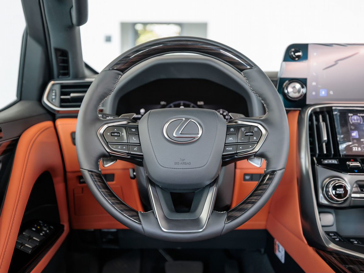 Lexus LX IV 600 3.4 AT (415 л.с.) 4WD