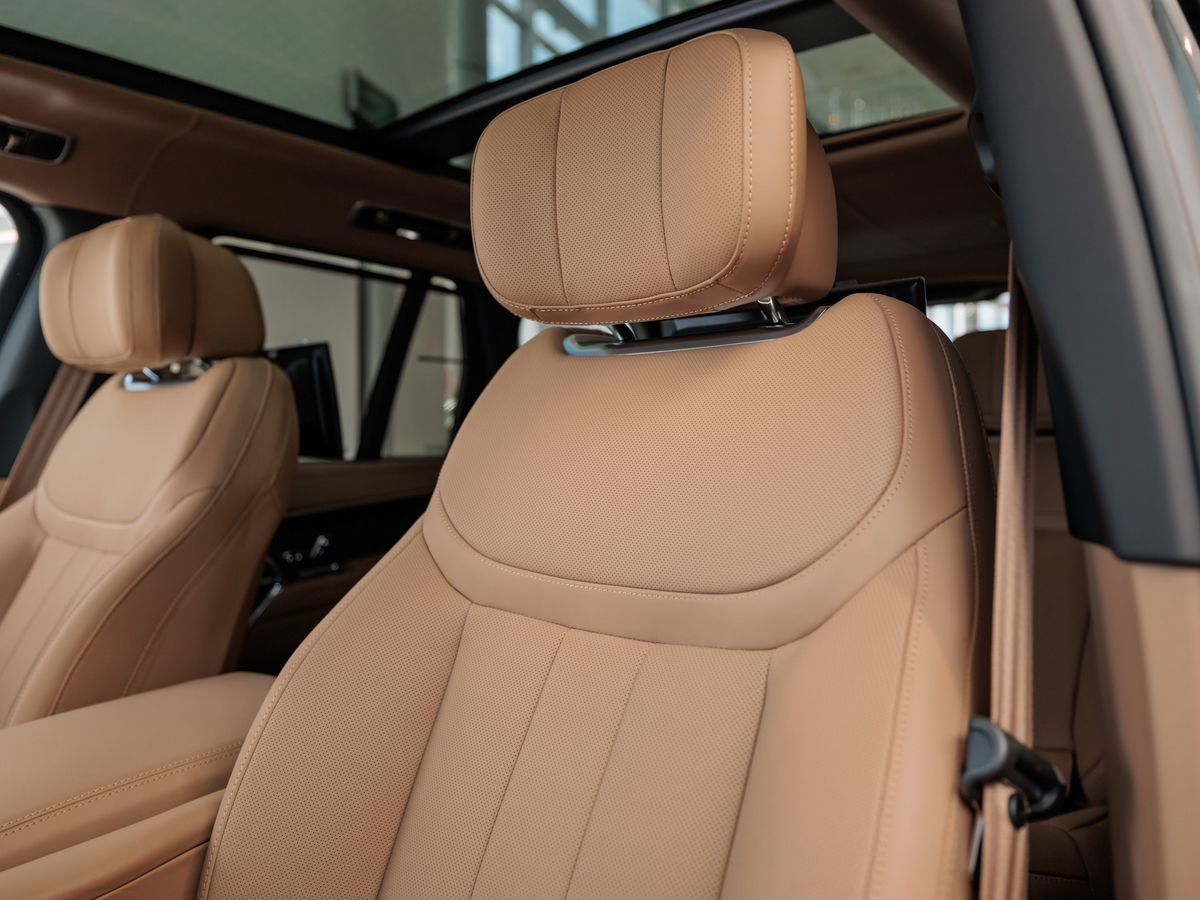 Land Rover Range Rover V P530 MHEV 4.4 AT (530 л.с.) 4WD