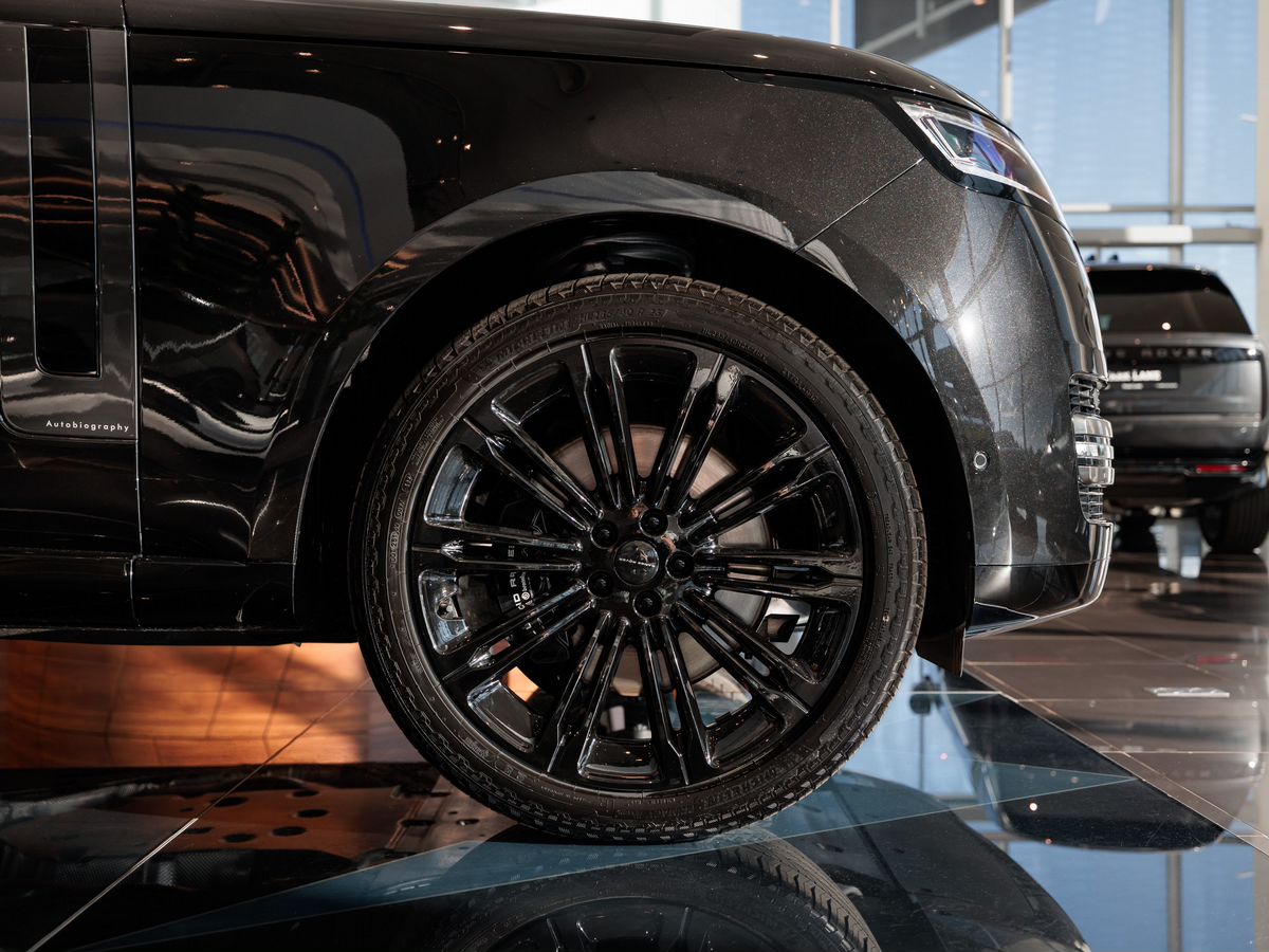 Land Rover Range Rover V P530 MHEV 4.4 AT (530 л.с.) 4WD
