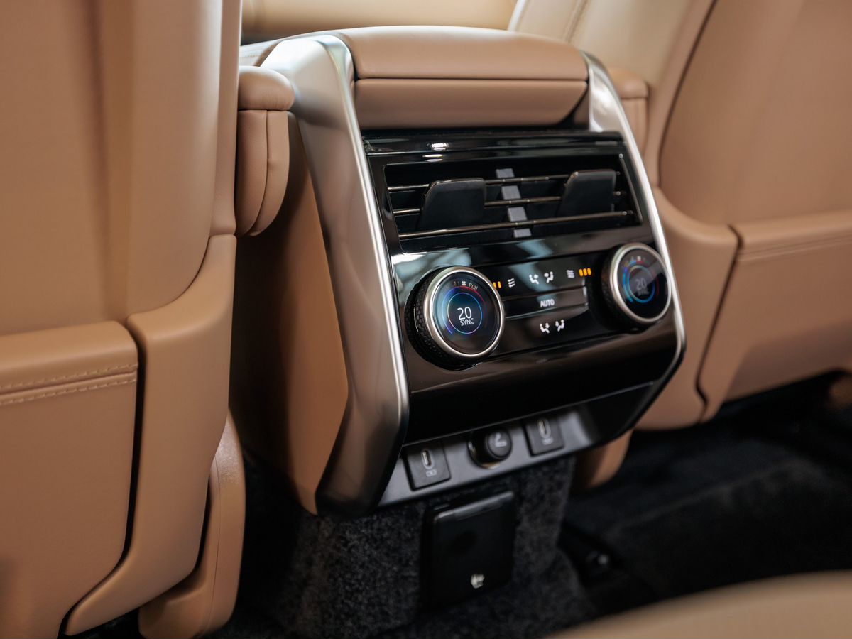 Land Rover Range Rover V P530 MHEV 4.4 AT (530 л.с.) 4WD