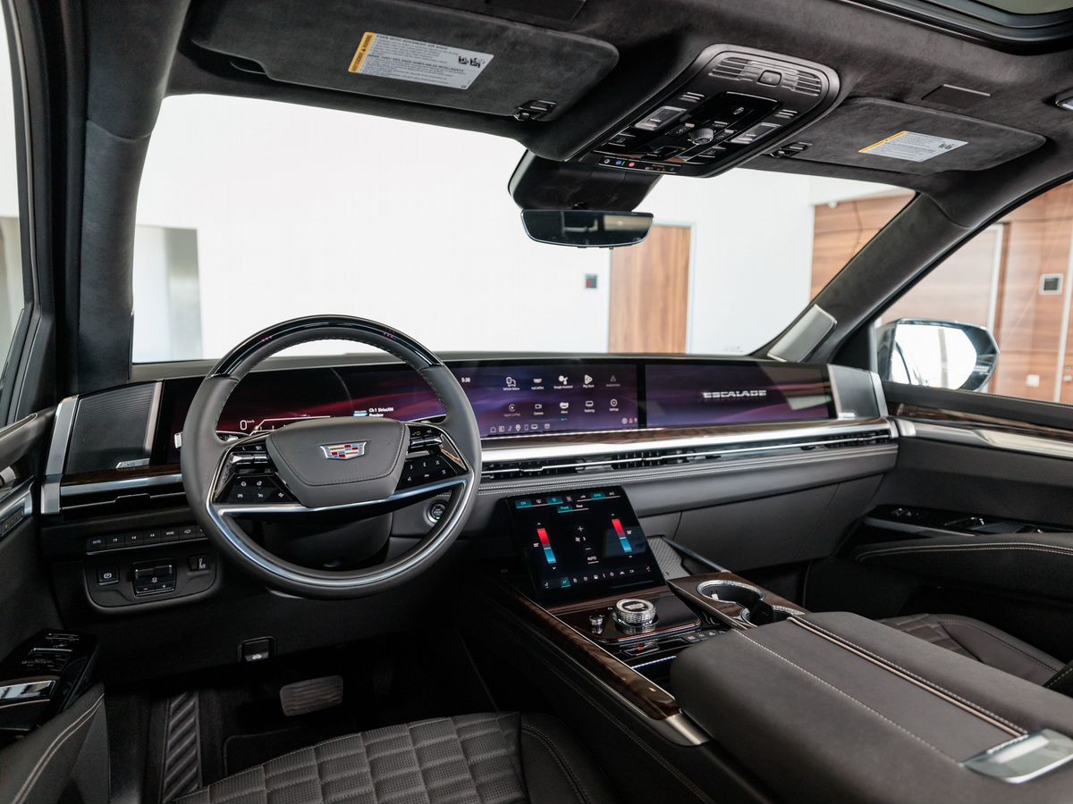 Cadillac Escalade V Рестайлинг 6.2 AT (420 л.с.) 4WD