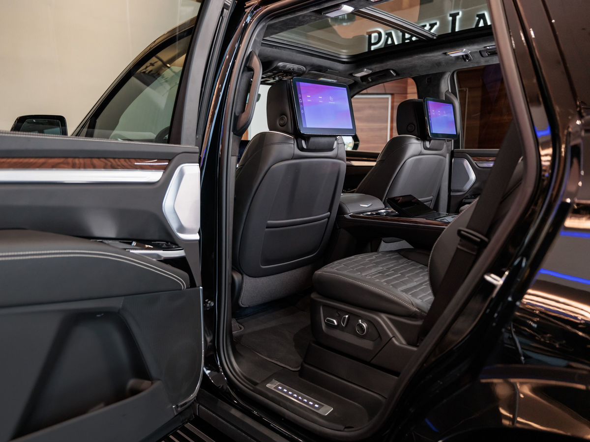 Cadillac Escalade V Рестайлинг 6.2 AT (420 л.с.) 4WD