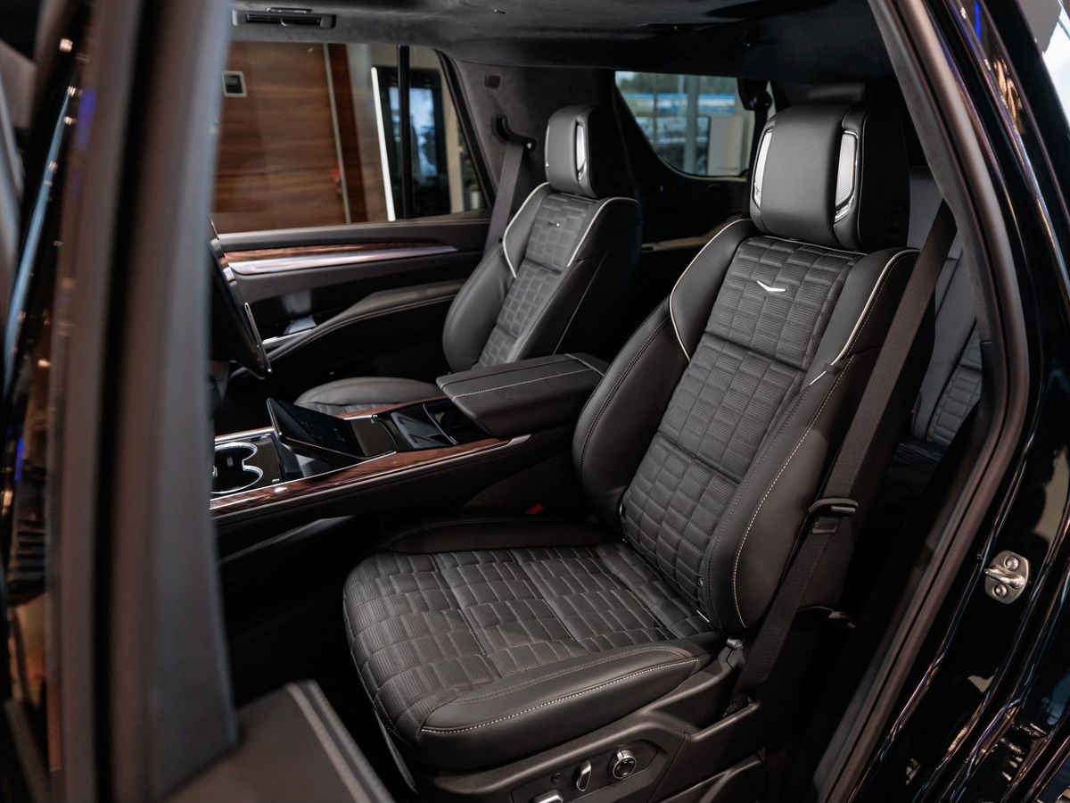 Cadillac Escalade V Рестайлинг 6.2 AT (420 л.с.) 4WD