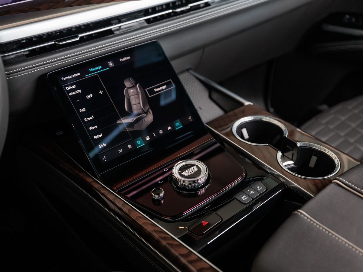 Cadillac Escalade V Рестайлинг 6.2 AT (420 л.с.) 4WD