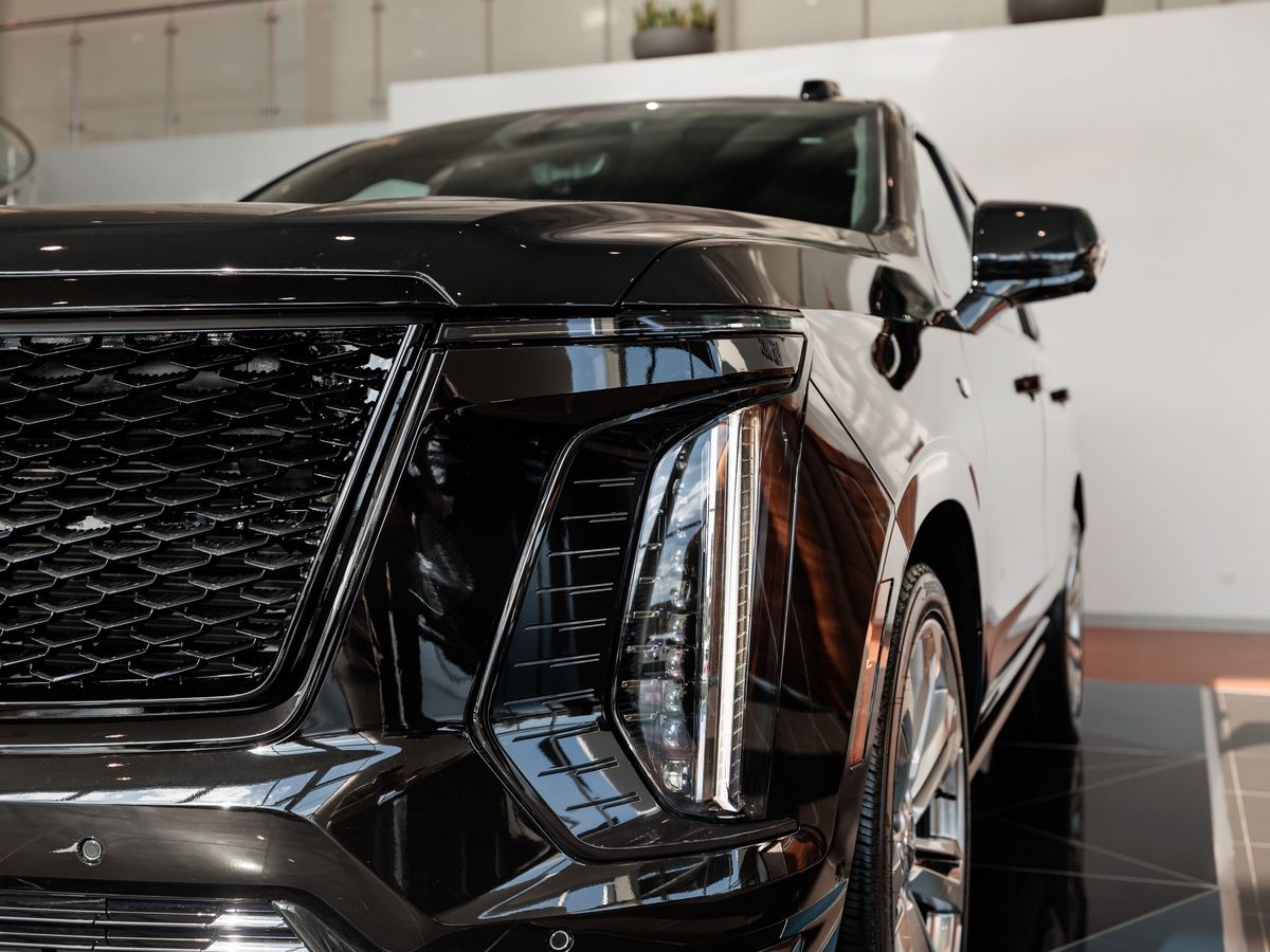 Cadillac Escalade V Рестайлинг 6.2 AT (420 л.с.) 4WD