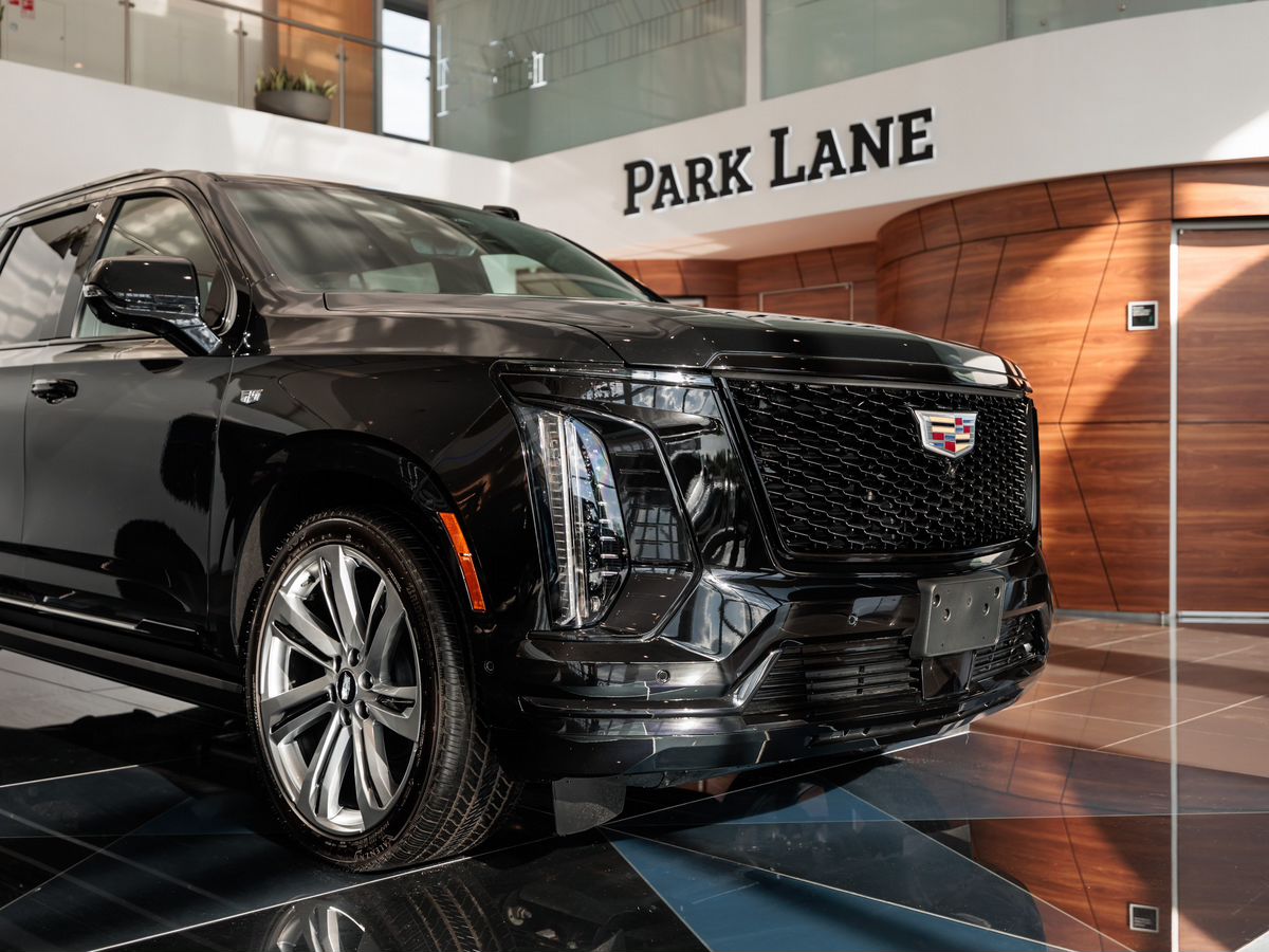 Cadillac Escalade V Рестайлинг 6.2 AT (420 л.с.) 4WD