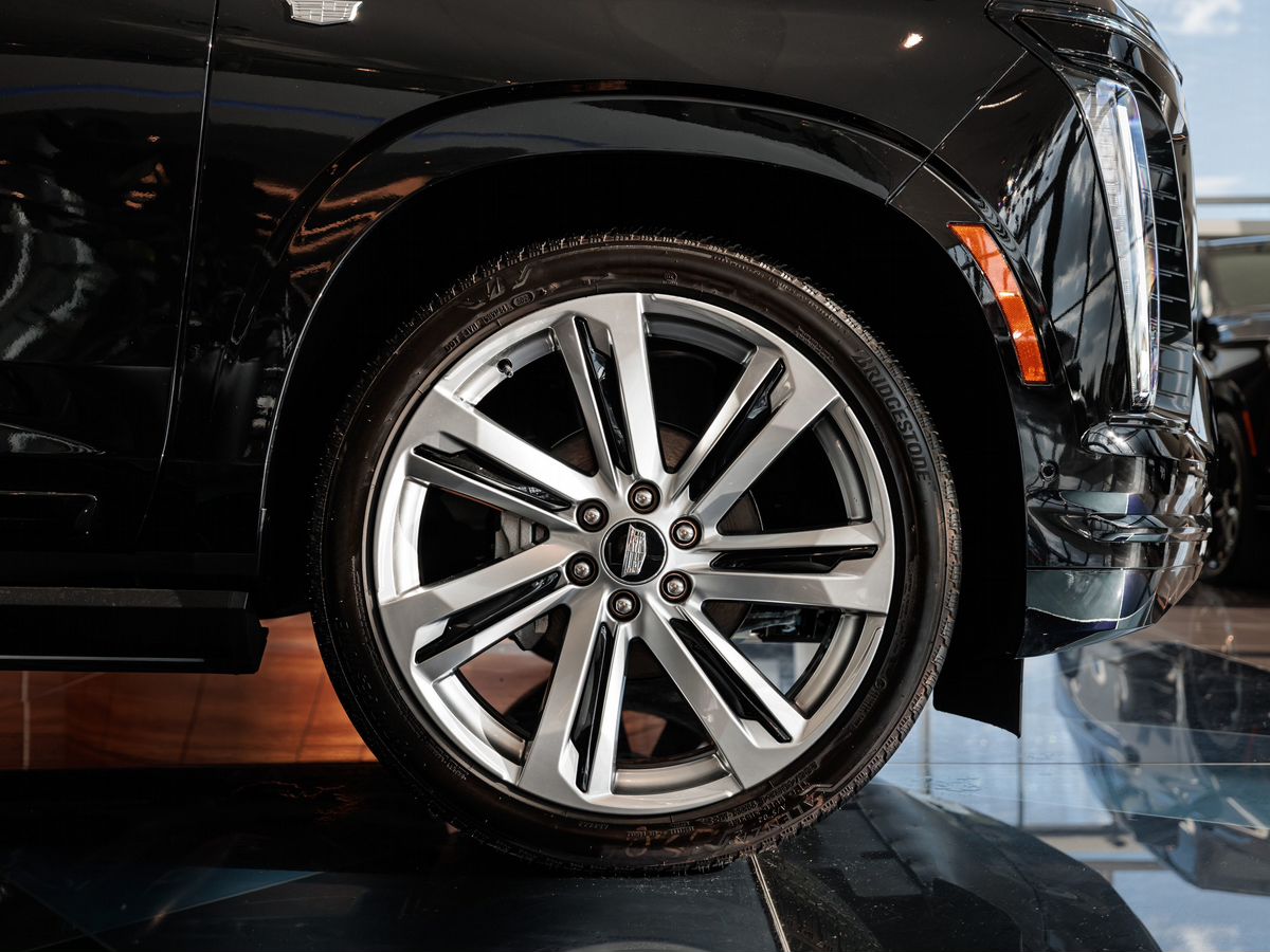 Cadillac Escalade V Рестайлинг 6.2 AT (420 л.с.) 4WD