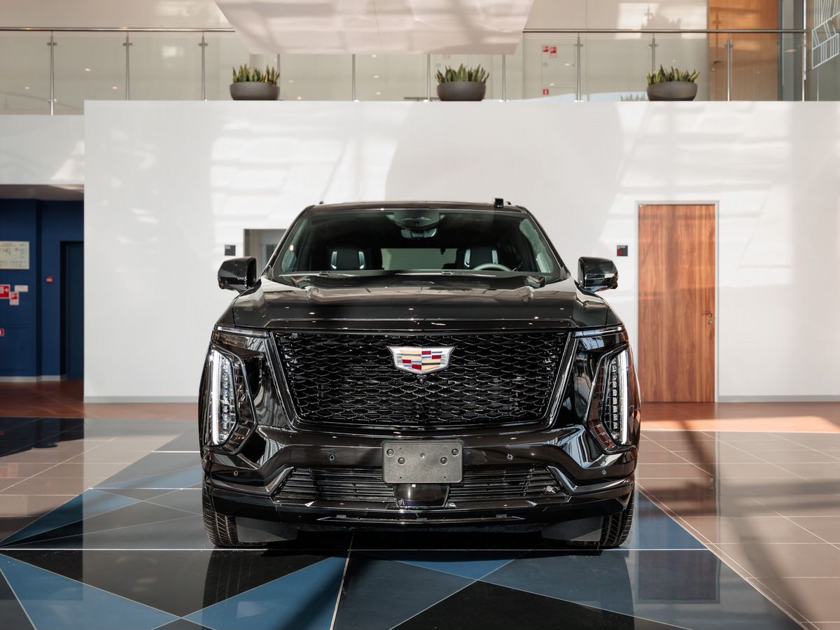 Cadillac Escalade V Рестайлинг 6.2 AT (420 л.с.) 4WD